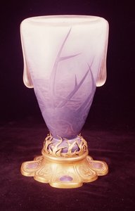 Jarrón Favrile con base de ormolu